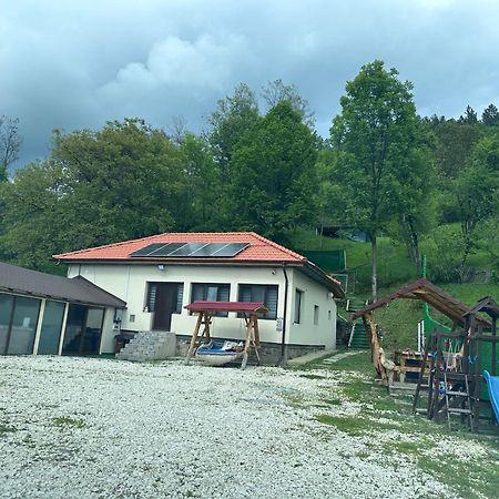 Casa Lupilor Villa Căpăţîneni-Ungureni Exterior foto