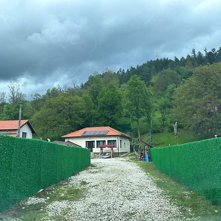 Casa Lupilor Villa Căpăţîneni-Ungureni Exterior foto