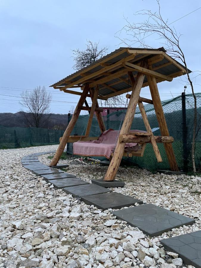 Casa Lupilor Villa Căpăţîneni-Ungureni Exterior foto