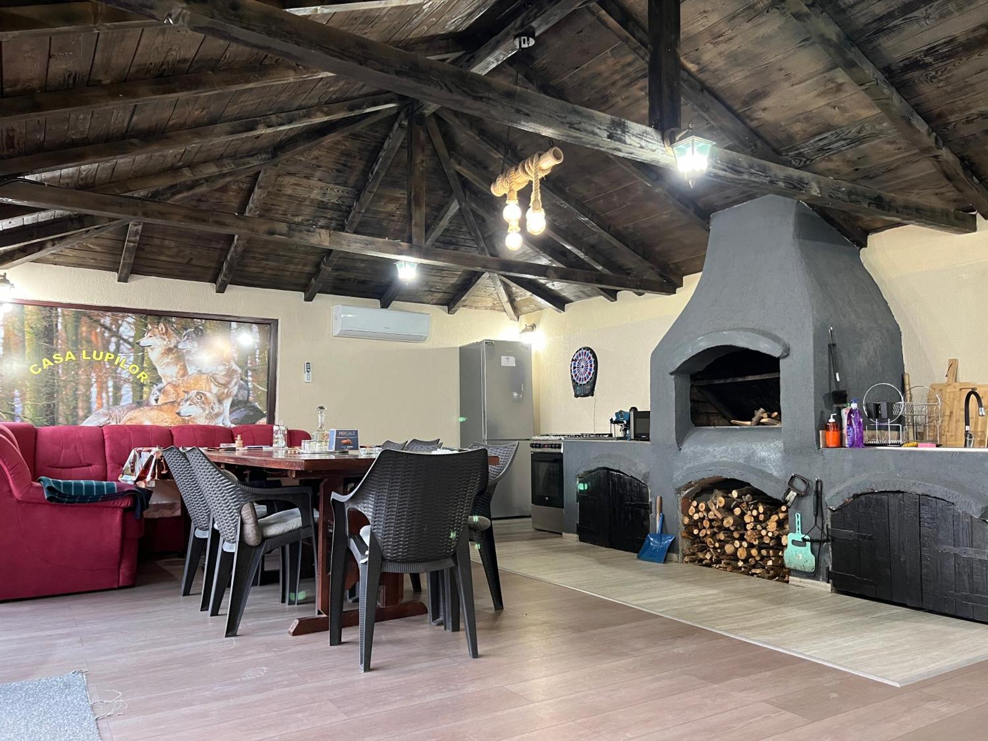 Casa Lupilor Villa Căpăţîneni-Ungureni Exterior foto